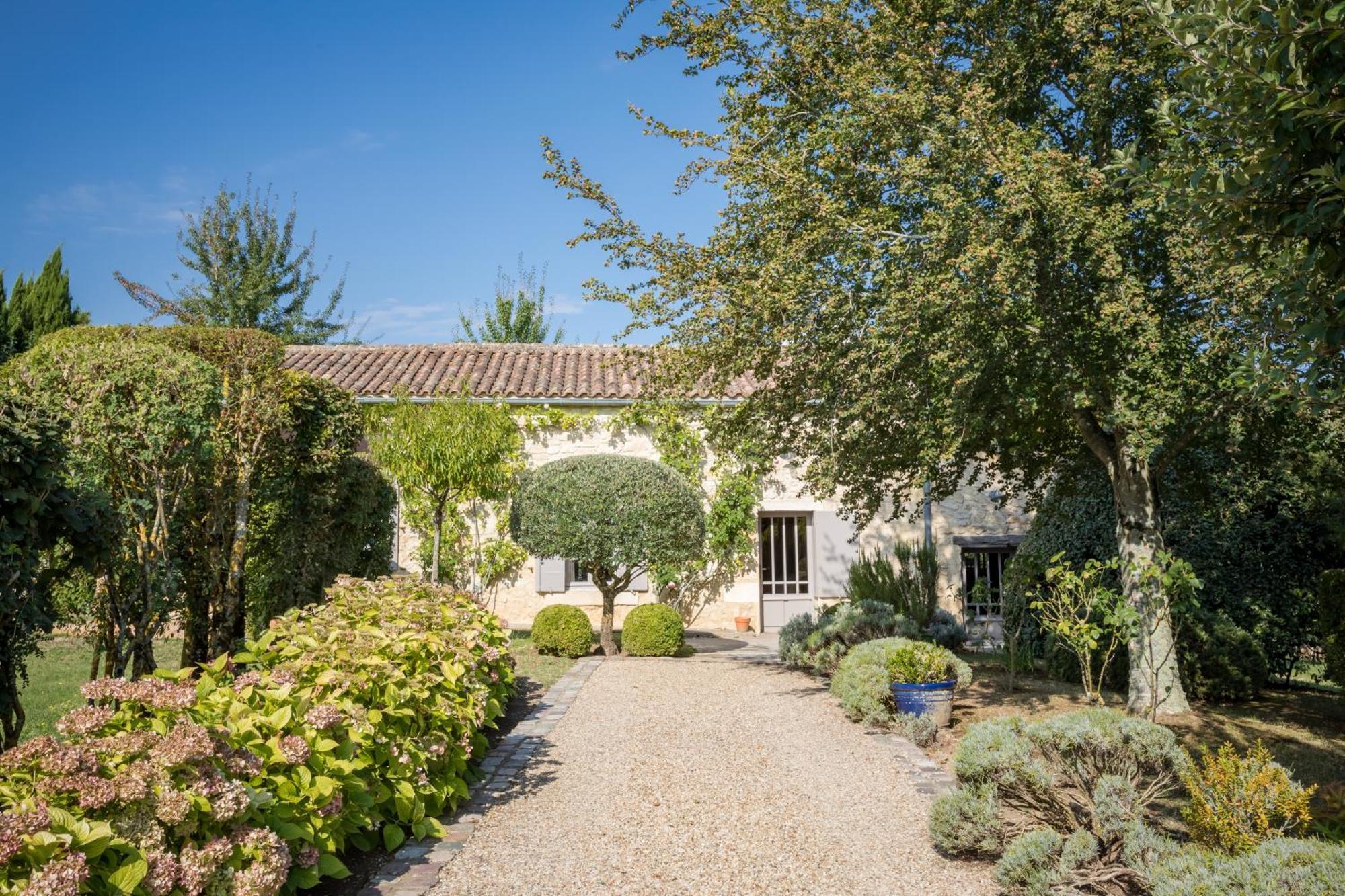 Les Clefs De Troplong Mondot Saint-Émilion Exteriör bild